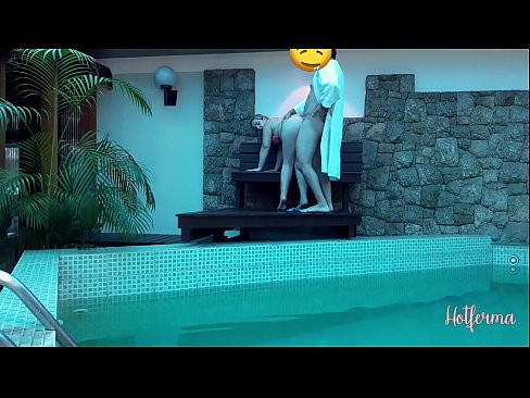❤️ Baas nooi bediende swembad toe, maar kon nie 'n warm weerstaan nie ❤️ Anale video op af.wassell.ru ❌